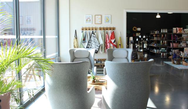 Seating in Josiah & Co 